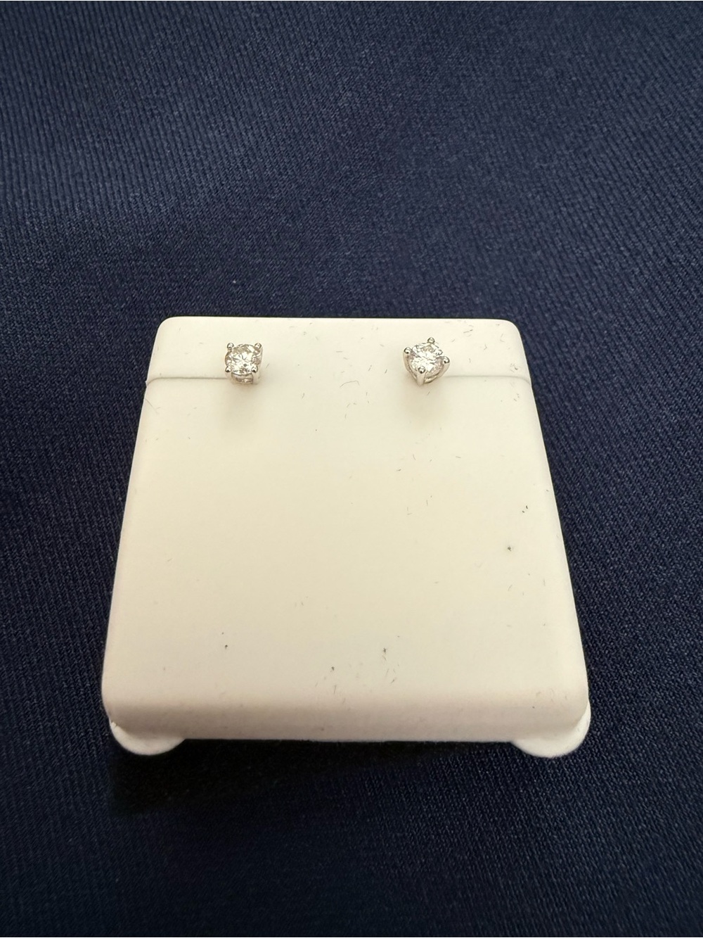925 Silver Moissanite Stud Earrings - Clear
